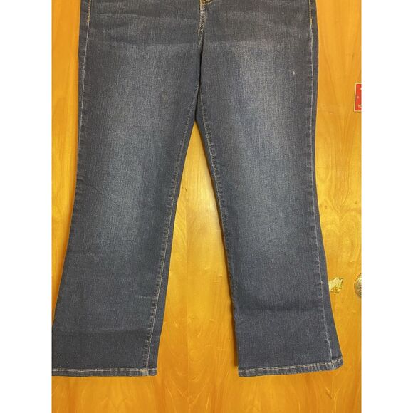 Chaps Mid Rise Crop Kick Jeans Womens 8 Light Wash Blue Stretch Denim - Picture 7 of 12